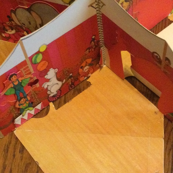 Bundle of 3 vintage Hallmark pop up books. - Picture 6 of 16